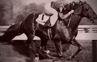 Frank Hayes Dies in the Saddle